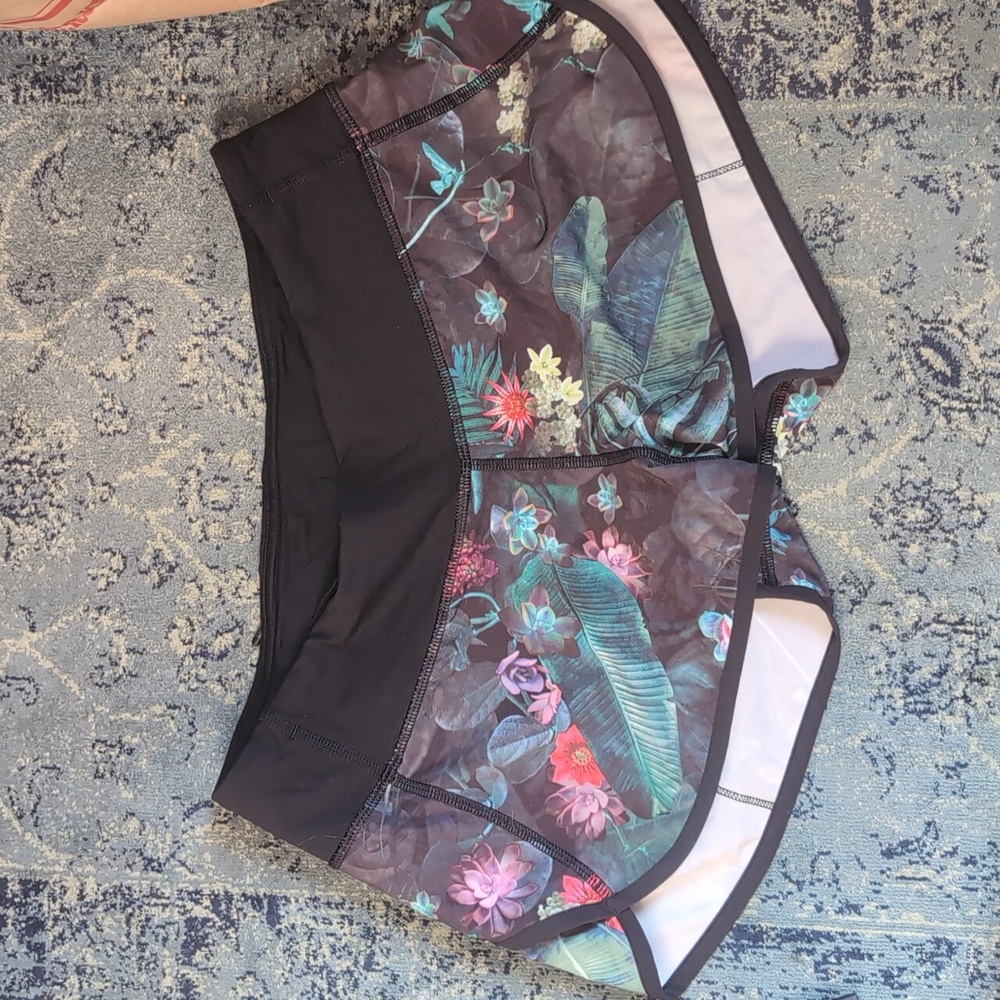 Lululemon speed shorts jungle print 6
